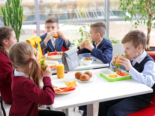 kids eating lunch in the cafeteria